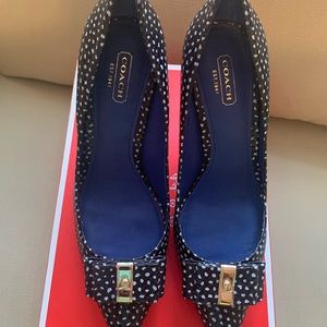 Size 9 Coach pumps